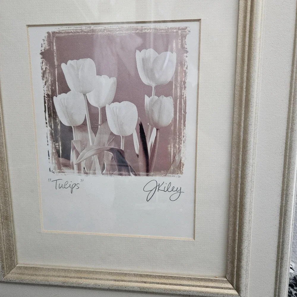 Tulips‎ Print with J.Kiley Signature in a beige and gold glitter wooden frame